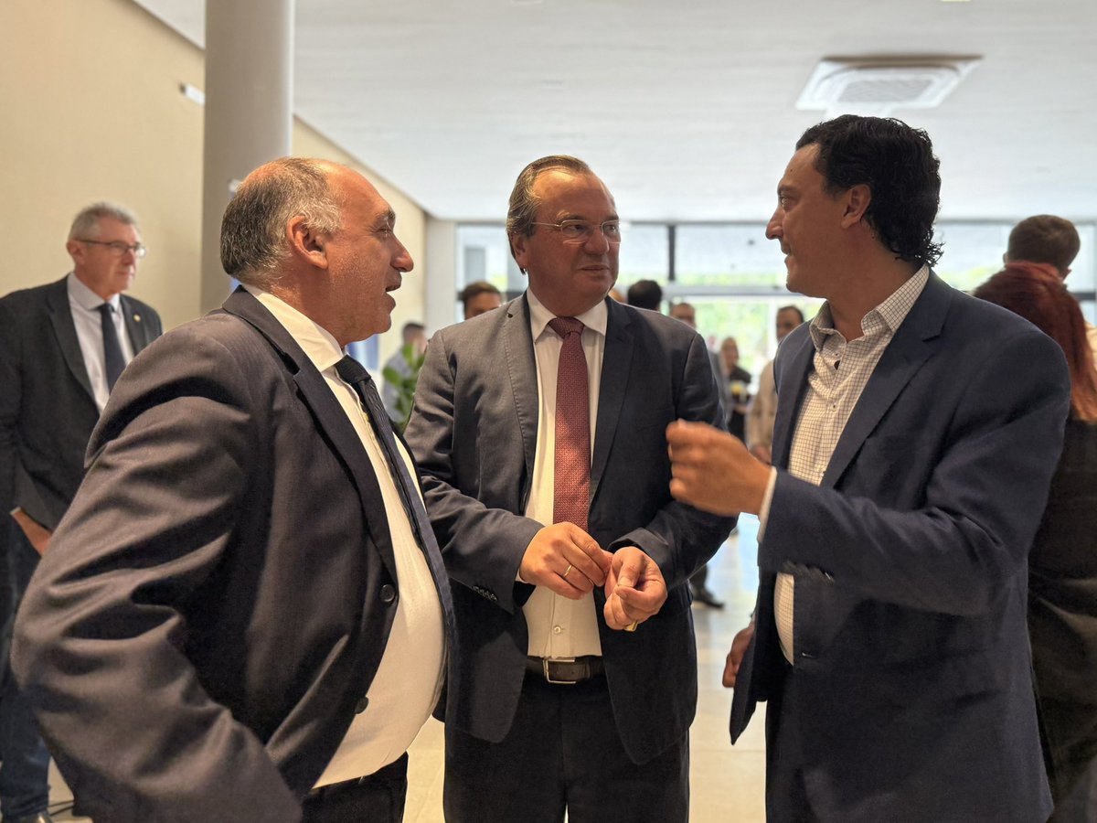SantiagoBorsari's tweet photo. Hoy, después de mucho trabajo conjunto entre @CancilleriaUy, @PARLASUR, @Parlamento_UY y @mtopuy, se inauguró un excelente proyecto de remodelación y nuevas instalaciones en el histórico edificio conocido tradicionalmente como “Parque Hotel”. https://t.co/n4s63wvQpn