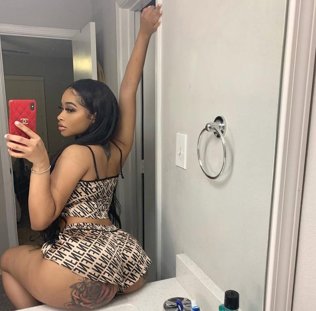shesoprettiiii's tweet image. booty so big