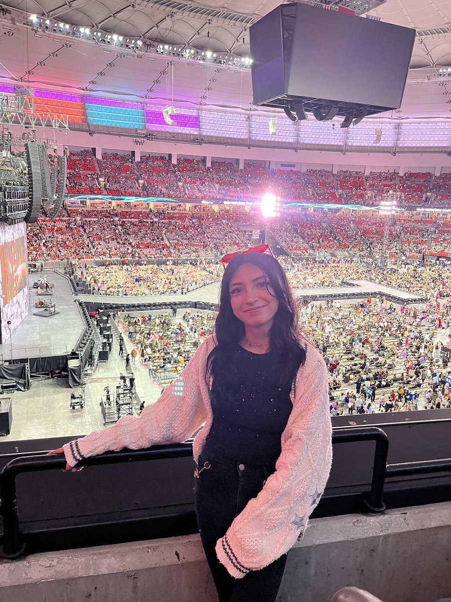 augustina_ng's tweet photo. The Eras Tour your will always hold a special place in the vault of my heart because you made my (and little old me) dreams come true. 😭💖

I had the time of my life with youuuuu! @taylorswift13 #ThankYouTaylor 🫶🏼

@taylornation13

#TSTheErasTour 🇲🇽🇨🇦 https://t.co/mQqJ7xS6mb