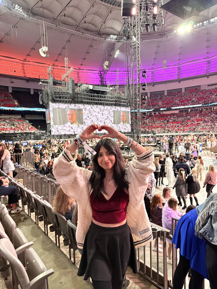 augustina_ng's tweet photo. The Eras Tour your will always hold a special place in the vault of my heart because you made my (and little old me) dreams come true. 😭💖

I had the time of my life with youuuuu! @taylorswift13 #ThankYouTaylor 🫶🏼

@taylornation13

#TSTheErasTour 🇲🇽🇨🇦 https://t.co/mQqJ7xS6mb