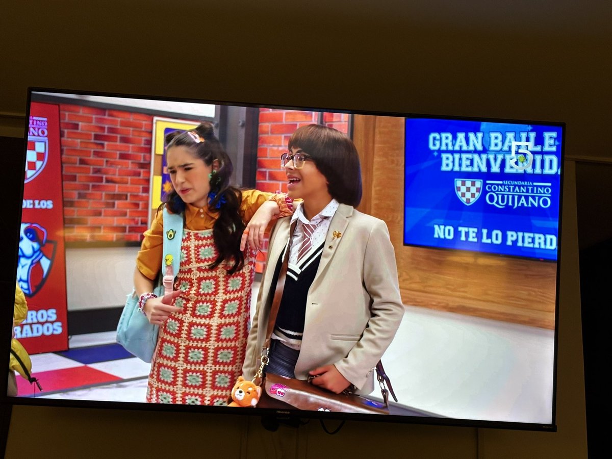 oscarortizdp's tweet photo. Viendo el estreno de La CQ, Nuevo Ingreso. ¡Estamos al aire! #Estreno #LaCQ #ComediaFamiliar #DiversiónParaTodos #Canal5 #NuevaSerie #NiñosYNiñas #RisasGarantizadas #SitcomInfantil https://t.co/F14UD5TL2b