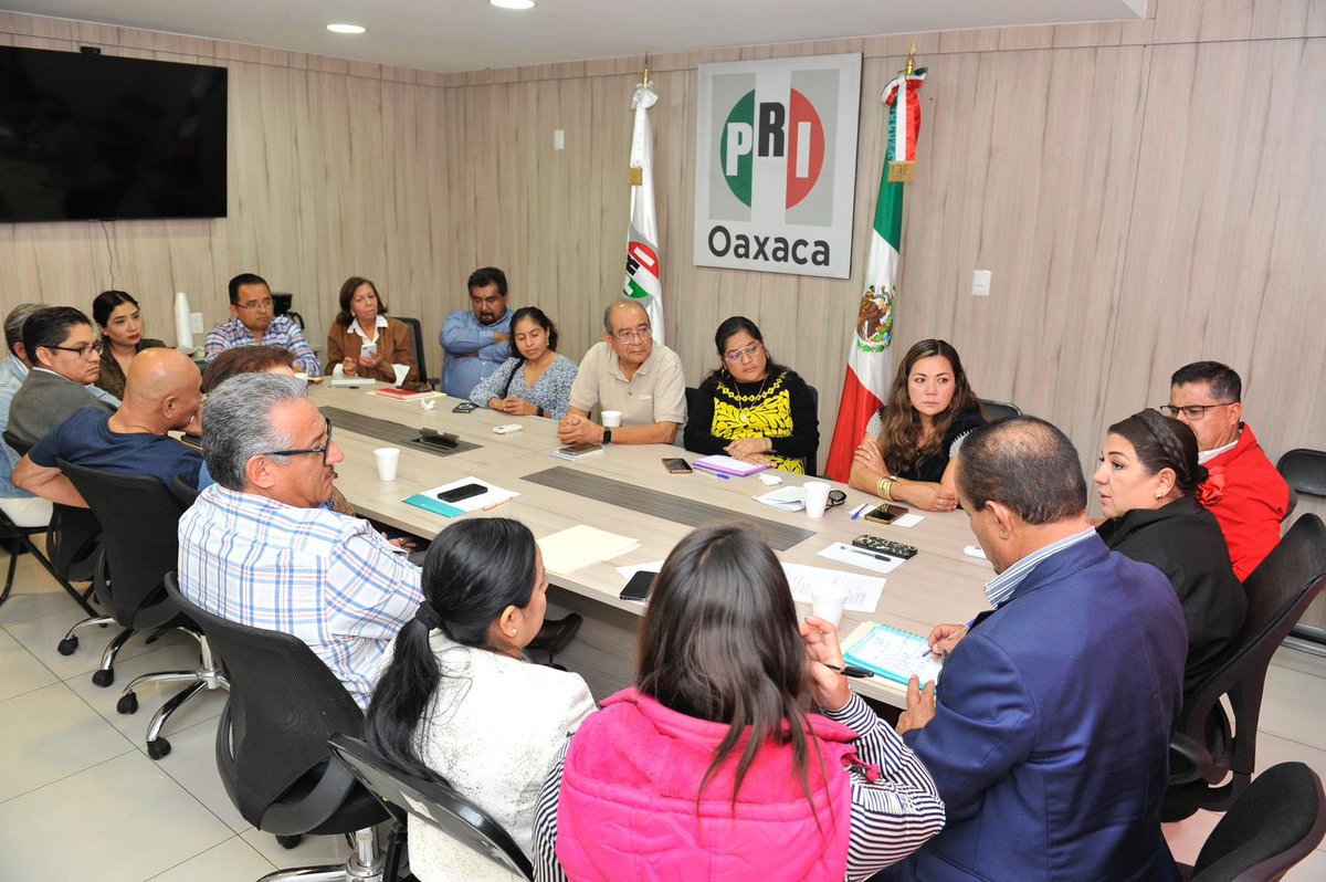 CarmelitaRicdzV's tweet photo. La unión hace la fuerza 💪 🇲🇽
En el PRI trabajamos de la mano con la gente, porque juntos podemos construir un Oaxaca más seguro y próspero. 
¡Estamos aquí para ti, luchando por un mejor futuro para todas y todos! 
#PRIEvoluciona

@PRI_Nacional @alitomorenoc @caroviggiano @PRIOaxaca_ @jesusmadrid23 @Heliodoro_hcde @CarlosMejiaCTM @amandobora @jvgilescas @PaoEspania @MovPRImxOaxOf @JCSalamancaO @olgacastillob  @JesusDiazTW @ILIANAJUAREZF @Ferpri88Salinas @cerrbk @felicitasherna1 @edwinmendozza1 @DelfinaPrietoD @Herminio_Cuevas @Titotepec @epsavel @Scarlett_vg