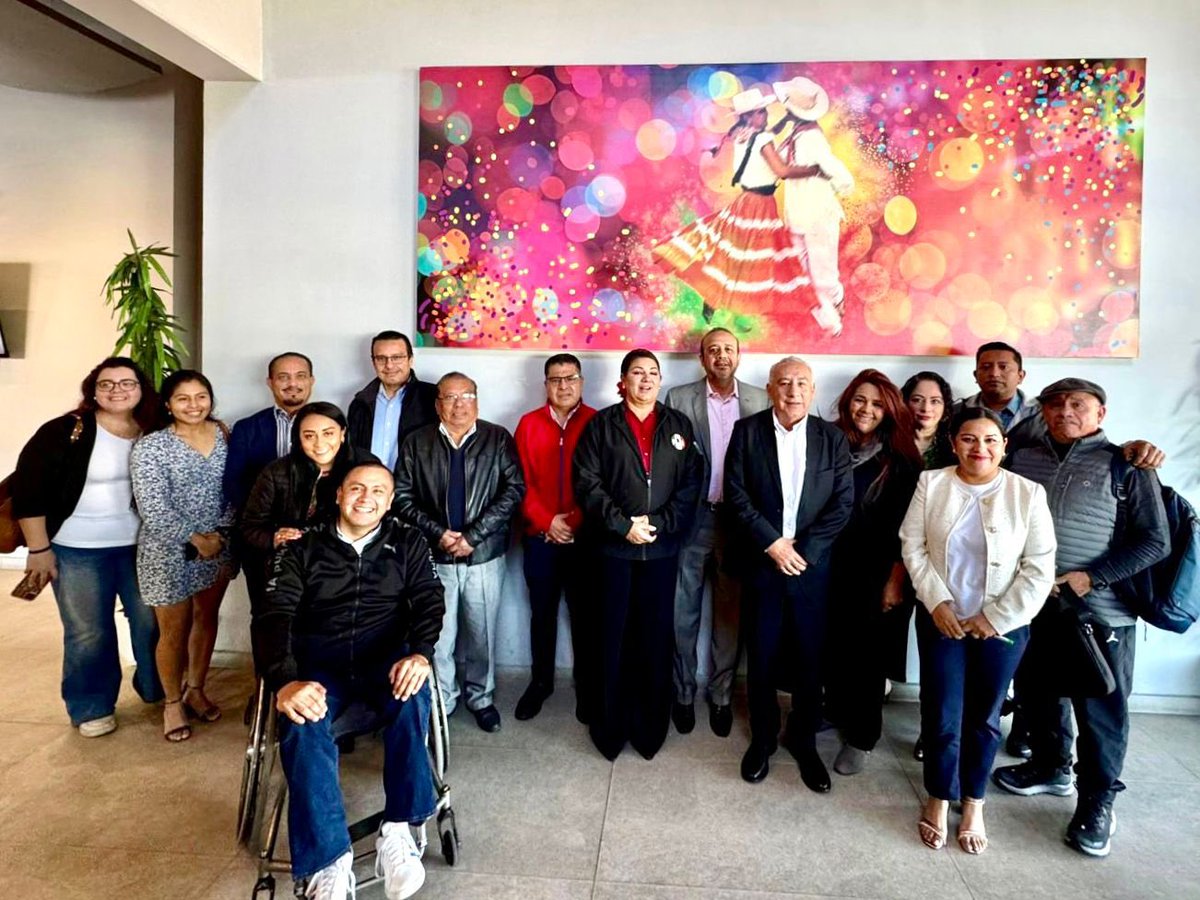 CarmelitaRicdzV's tweet photo. La unión hace la fuerza 💪 🇲🇽
En el PRI trabajamos de la mano con la gente, porque juntos podemos construir un Oaxaca más seguro y próspero. 
¡Estamos aquí para ti, luchando por un mejor futuro para todas y todos! 
#PRIEvoluciona

@PRI_Nacional @alitomorenoc @caroviggiano @PRIOaxaca_ @jesusmadrid23 @Heliodoro_hcde @CarlosMejiaCTM @amandobora @jvgilescas @PaoEspania @MovPRImxOaxOf @JCSalamancaO @olgacastillob  @JesusDiazTW @ILIANAJUAREZF @Ferpri88Salinas @cerrbk @felicitasherna1 @edwinmendozza1 @DelfinaPrietoD @Herminio_Cuevas @Titotepec @epsavel @Scarlett_vg