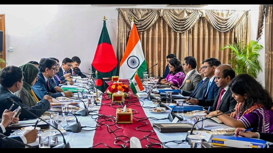 HindustanTimes's tweet photo. #HTDailyCapsule | #India brings up safety of minorities in #Bangladesh
https://t.co/hjlznq7SqH
Subscribe to HT Daily Capsule on https://t.co/JVnVskObD1 https://t.co/4Ar2keWbgZ