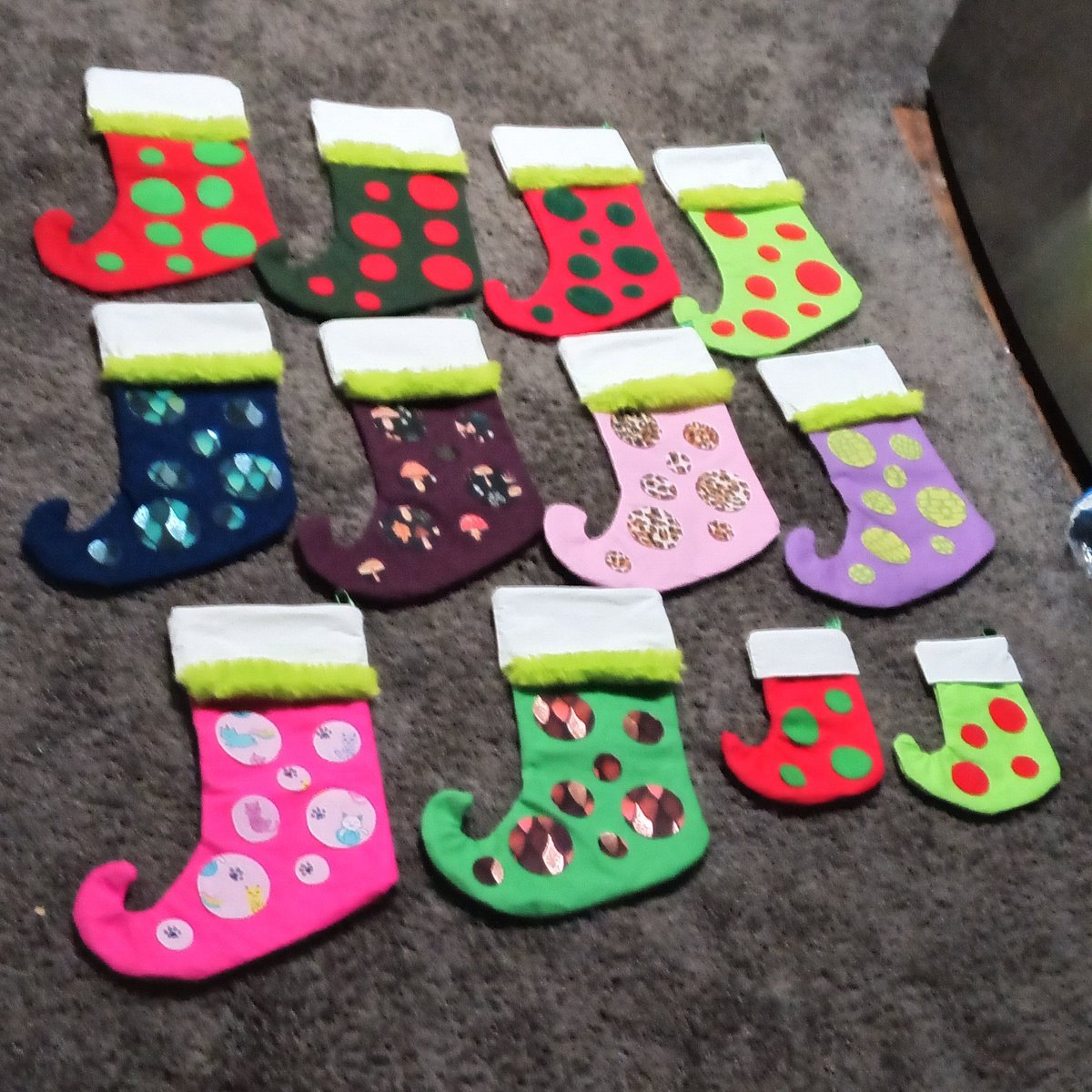 msnoxy's tweet photo. I overestimated the amount of circles I needed, but not by much! I have completed stockings 😊 https://t.co/Aspvyfw0I0