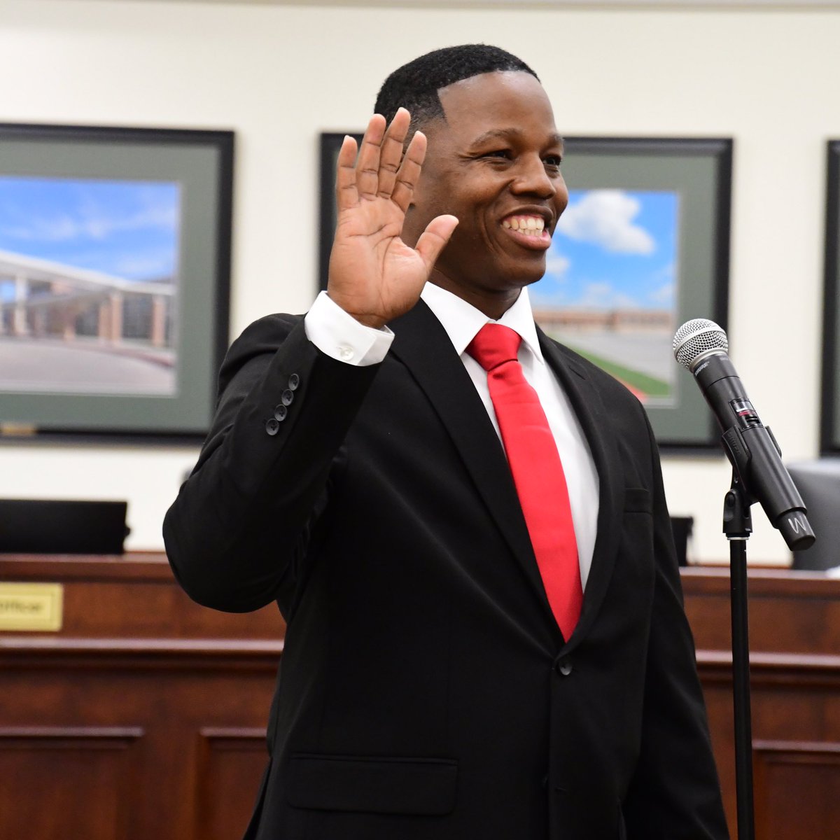 TomballISD's tweet photo. Three new Tomball ISD Board of Trustees were officially sworn in on Dec. 9, 2024. 

Judge Lincoln Goodwin administered the Oath of Office to the newly elected Trustees.

Pos. 5 - Amanda Bass
Pos. 6 - Jennifer Kratky
Pos. 7 - Coco White https://t.co/NqvPGiAFCf