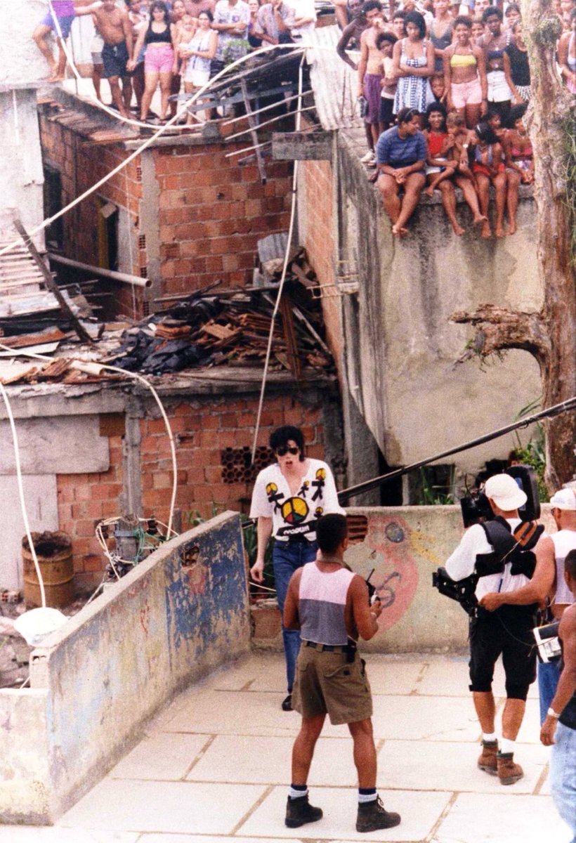 HechosMJJ's tweet photo. Detrás de cámaras del videoclip “They Don’t Care About Us”, 1996. https://t.co/gW8gWSPffM