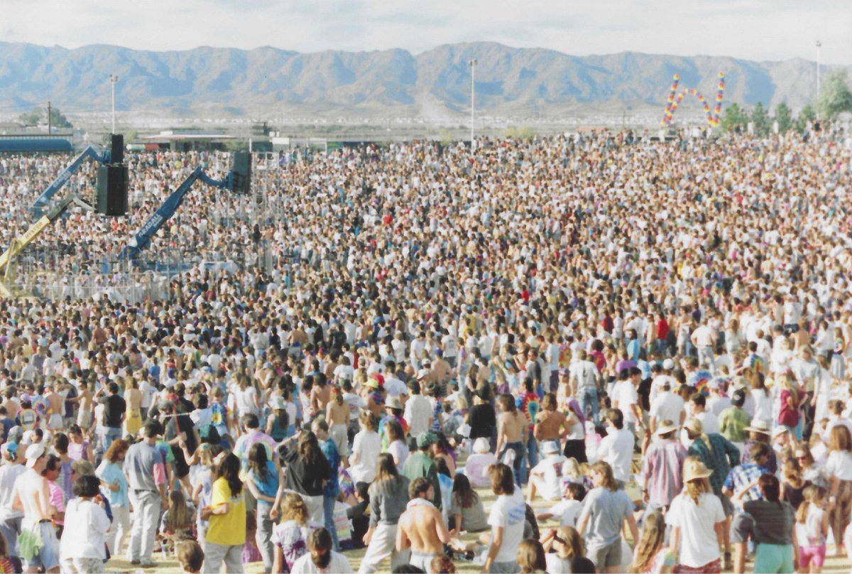 GratefulDead's tweet photo. “It's a rainbow full of sound, it's fireworks, calliopes and clowns, everybody's dancing” 🌈  A little more Compton Terrace for the timeline, captured by Caleb Miller in December, 1990. https://t.co/PZ2obNuxtd