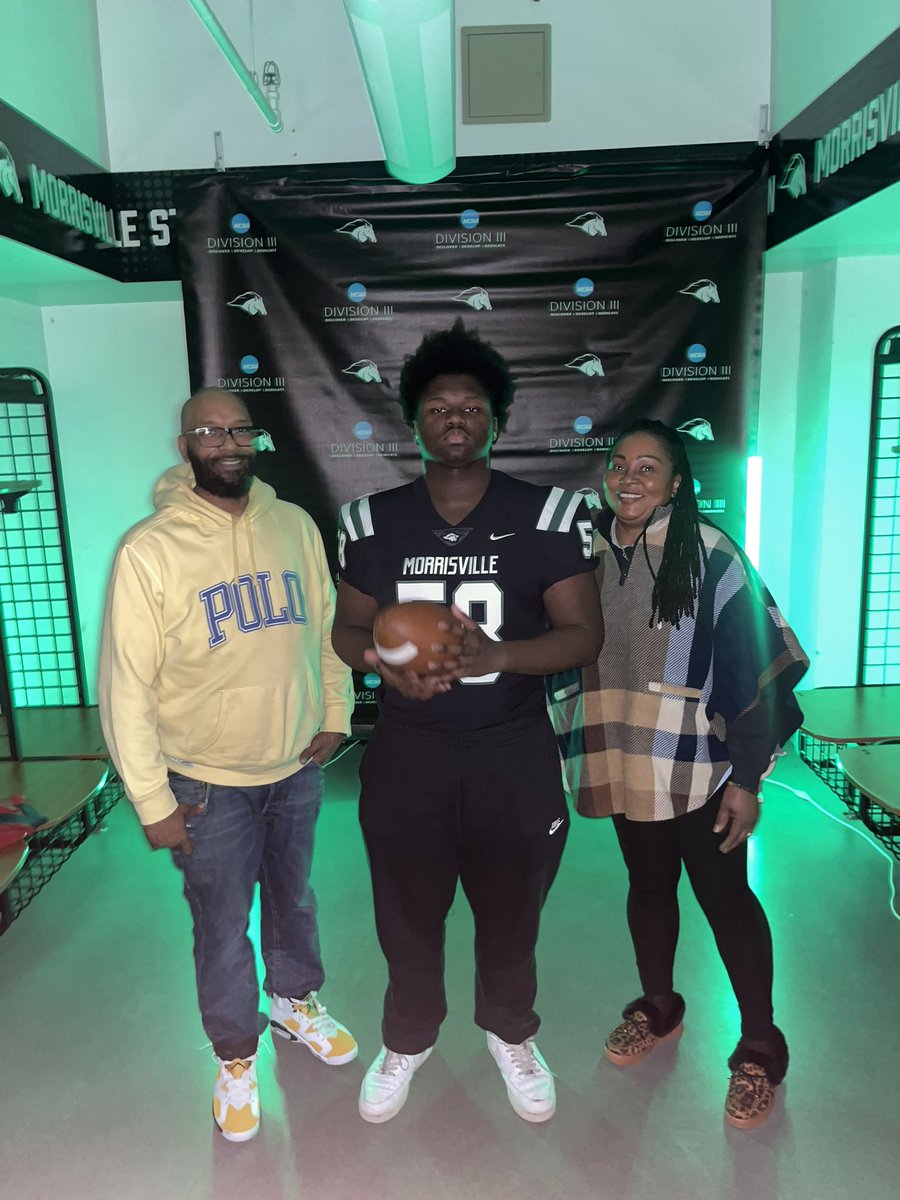 KareemHolland4's tweet photo. Consider myself blessed with my first official offer from SUNY Morrisville
Thankyou @CoachCam40 @CoachMeisse @KMHSFootball https://t.co/VtSk9LIiLQ