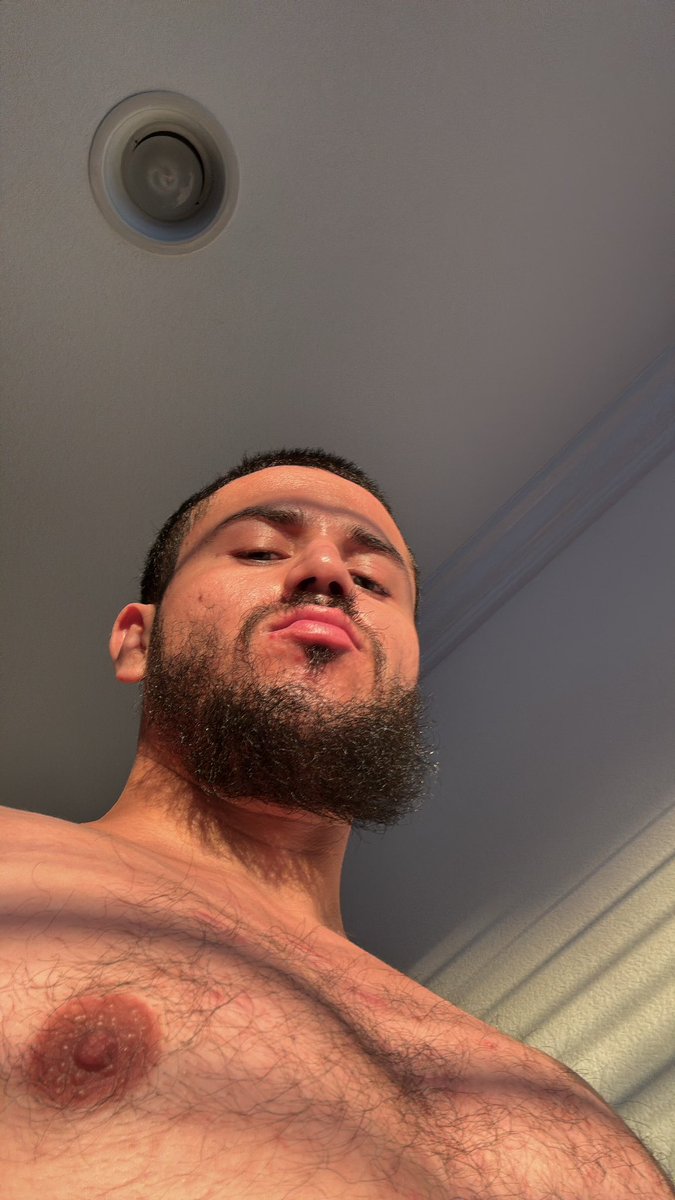 jefflemus23's tweet photo. Should I shave? Or…. https://t.co/Xt5vQMxitP