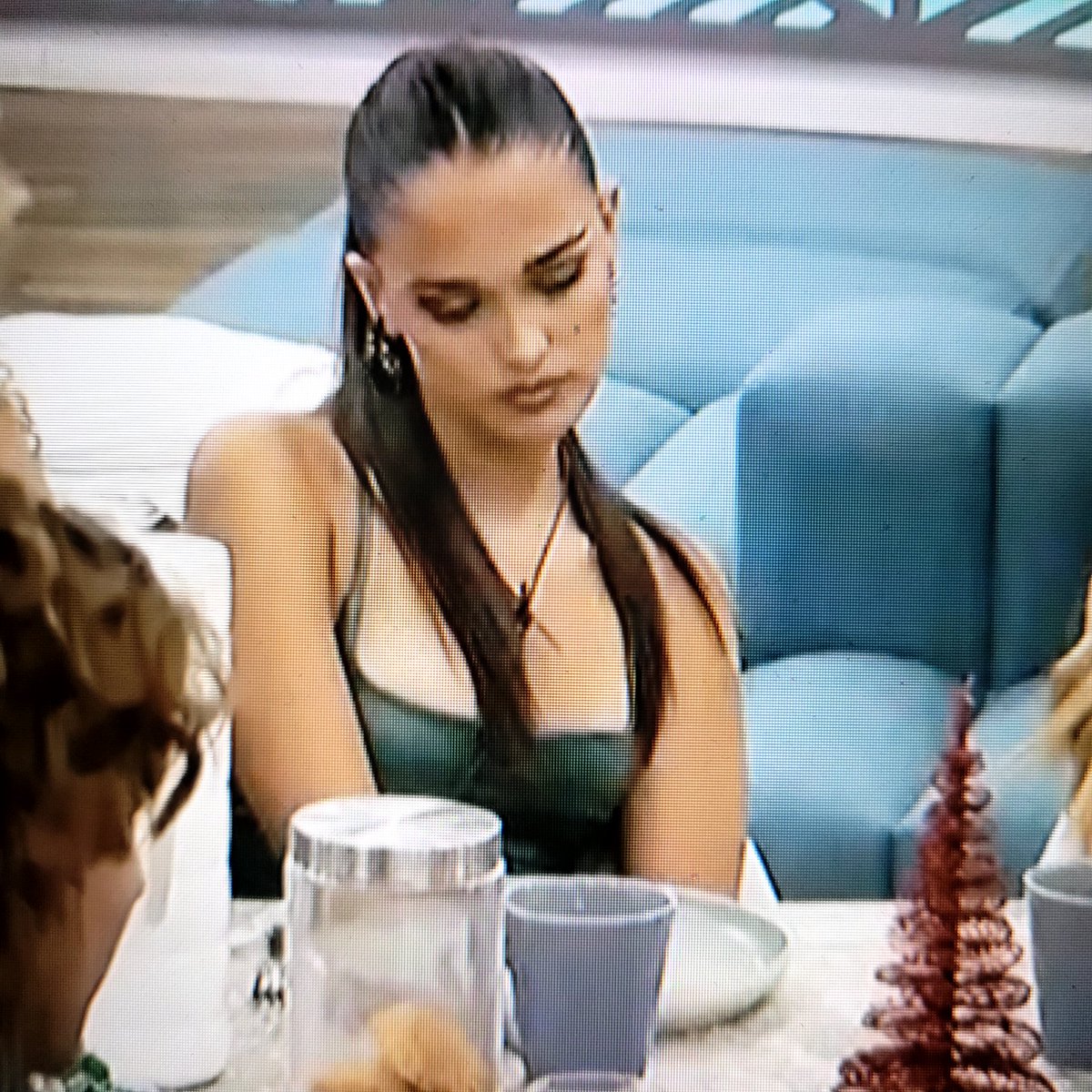 thali_nmr's tweet photo. Paralelos cinematográficos 😂
Y ambas se llaman Delfina al 9009

#GranHermano2024
#GranHermanoArgentina #GranHermanoAr https://t.co/Kckmq6pk62