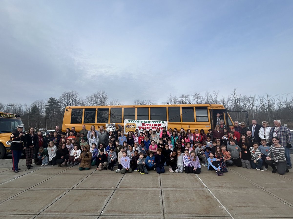 Wolfie joined the party &amp; helped Stuff The Bus with bundles of toys for well deserving children this Holiday Season ⁦<a href="/csd_south/">SouthColonieCSD</a>⁩