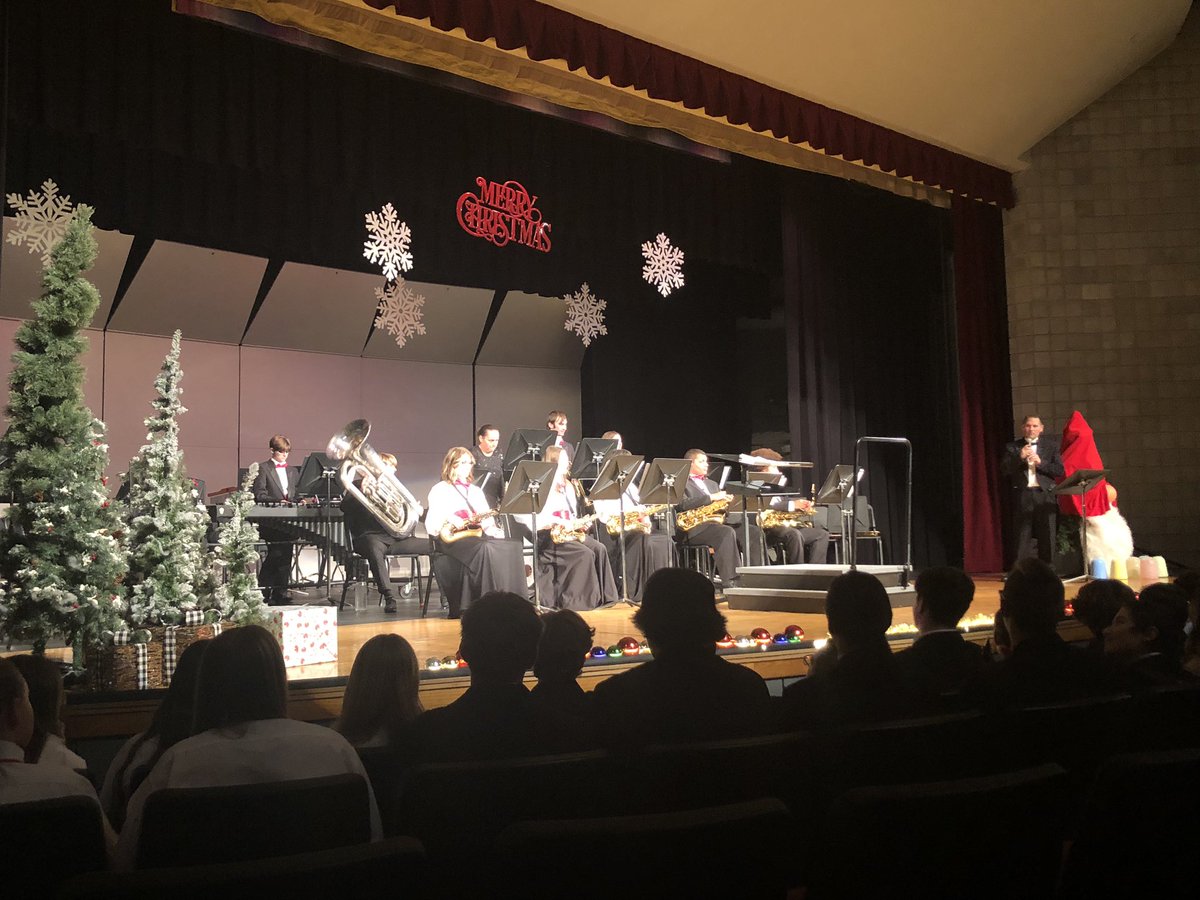 edwardsclass108's tweet photo. Let’s go Band! Great job, Mr. and Mrs. Campbell and crew! #thebest #band #musicmatters #education #santapirates @RCHSBand1 https://t.co/LlpXqq7n8B