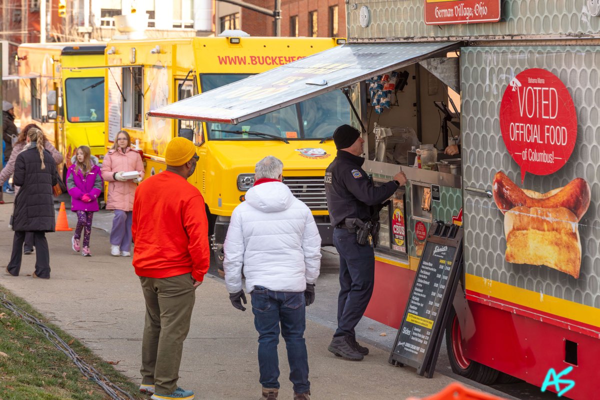 AndySpessard's tweet photo. All Aboard the Trolley Hop! It was a beautiful weekend for our downtown community to come together and celebrate the holiday season. Winter Fest, Yulide on Gay, Santa Claus, and so much more! Here is a small collection of things.Β πππππ #trolleyhop #happyholidays #downtown https://t.co/ddyilGxCQp