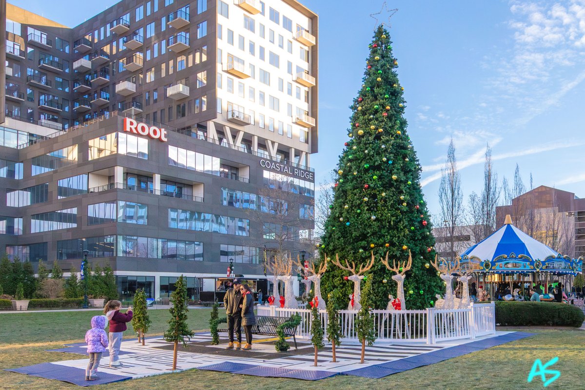 AndySpessard's tweet photo. All Aboard the Trolley Hop! It was a beautiful weekend for our downtown community to come together and celebrate the holiday season. Winter Fest, Yulide on Gay, Santa Claus, and so much more! Here is a small collection of things.Β πππππ #trolleyhop #happyholidays #downtown https://t.co/cvL2oVKRz3