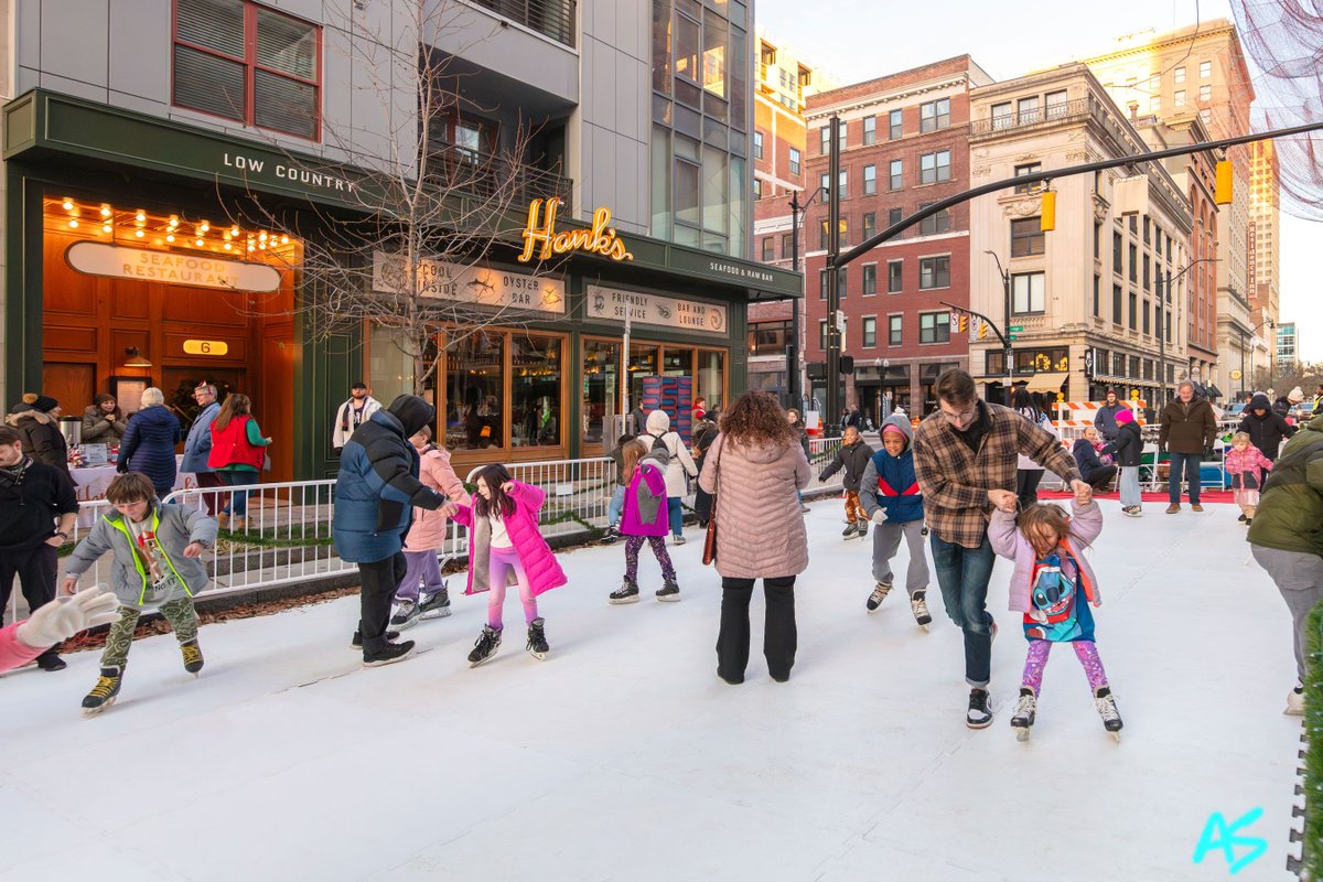 AndySpessard's tweet photo. All Aboard the Trolley Hop! It was a beautiful weekend for our downtown community to come together and celebrate the holiday season. Winter Fest, Yulide on Gay, Santa Claus, and so much more! Here is a small collection of things.Β πππππ #trolleyhop #happyholidays #downtown https://t.co/Z5LJcVPhwn