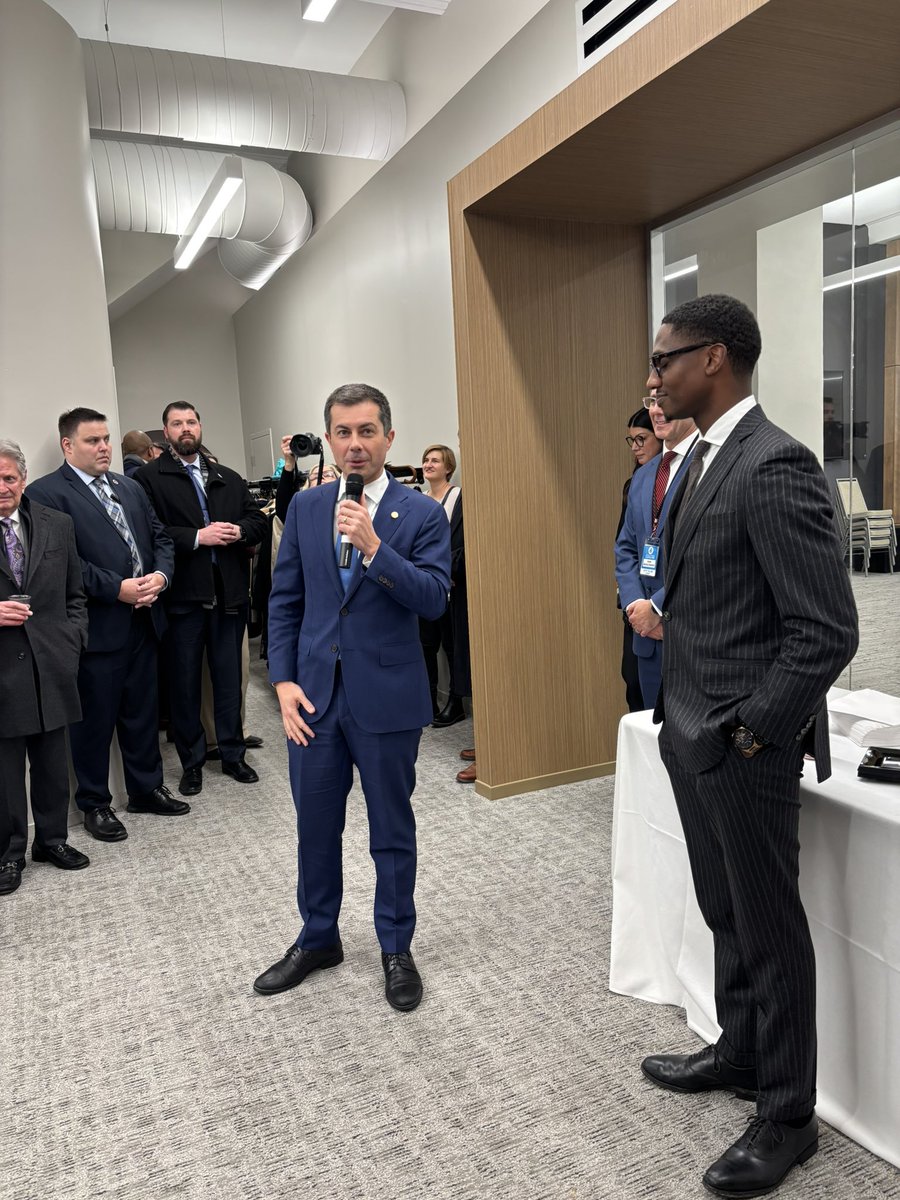 Tania Menesse tweet media