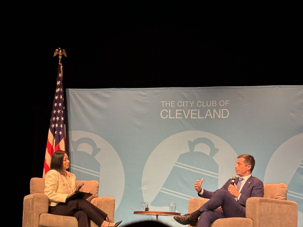 Tania Menesse tweet media