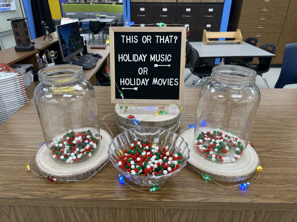 SCHALLEReading's tweet image. It’s December, which means a new month of voting! Make your voice heard in our holiday edition of THIS or THAT! #PassiveProgramming @aldinelibraries 🔴⚪️🟢