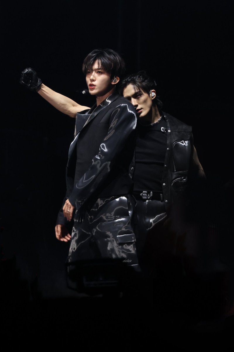 nanaicecweam's tweet photo. the power this picture holds https://t.co/eY0xHmgMzm