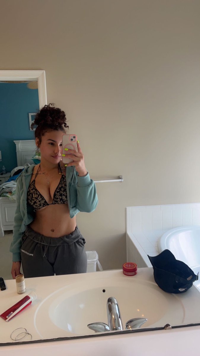 Content from theycallmeivyyy