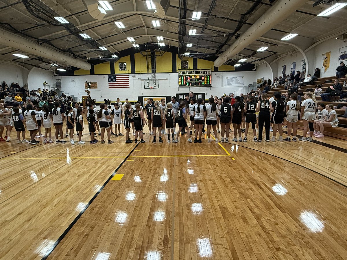 D50Athletics's tweet photo. GBB Score Update: #Hornets 16 @ictwolves 11 at the end of the 1st quarter. #FeederNight https://t.co/xuA5TMyVQe