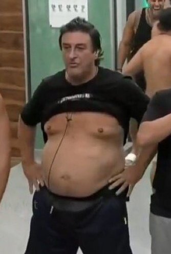 brokenfaggxt's tweet photo. hoy se nos va esta mujer que nos dio contenido de villana cuando se podria haber ido este viejo de mierda que su gran aporte es haber cuerneado a la mujer por 20 años kjjj 
#GranHermano https://t.co/76xZBZJWq1