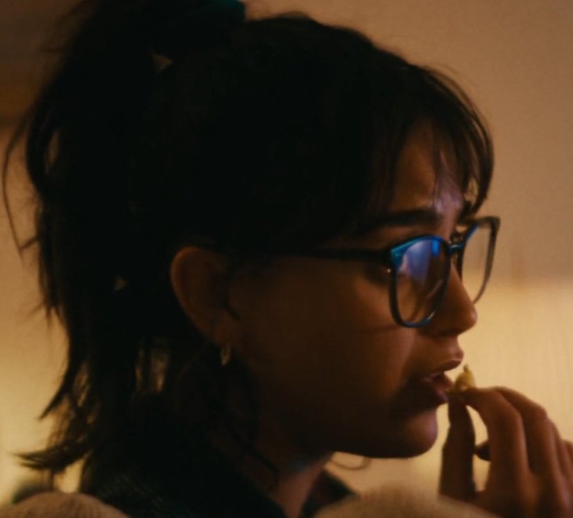 Cash12X's tweet photo. Laura Franco in glasses >>> https://t.co/nCbeQgsXQE