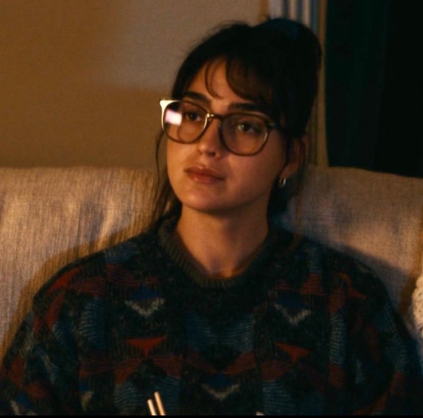 Cash12X's tweet photo. Laura Franco in glasses >>> https://t.co/nCbeQgsXQE