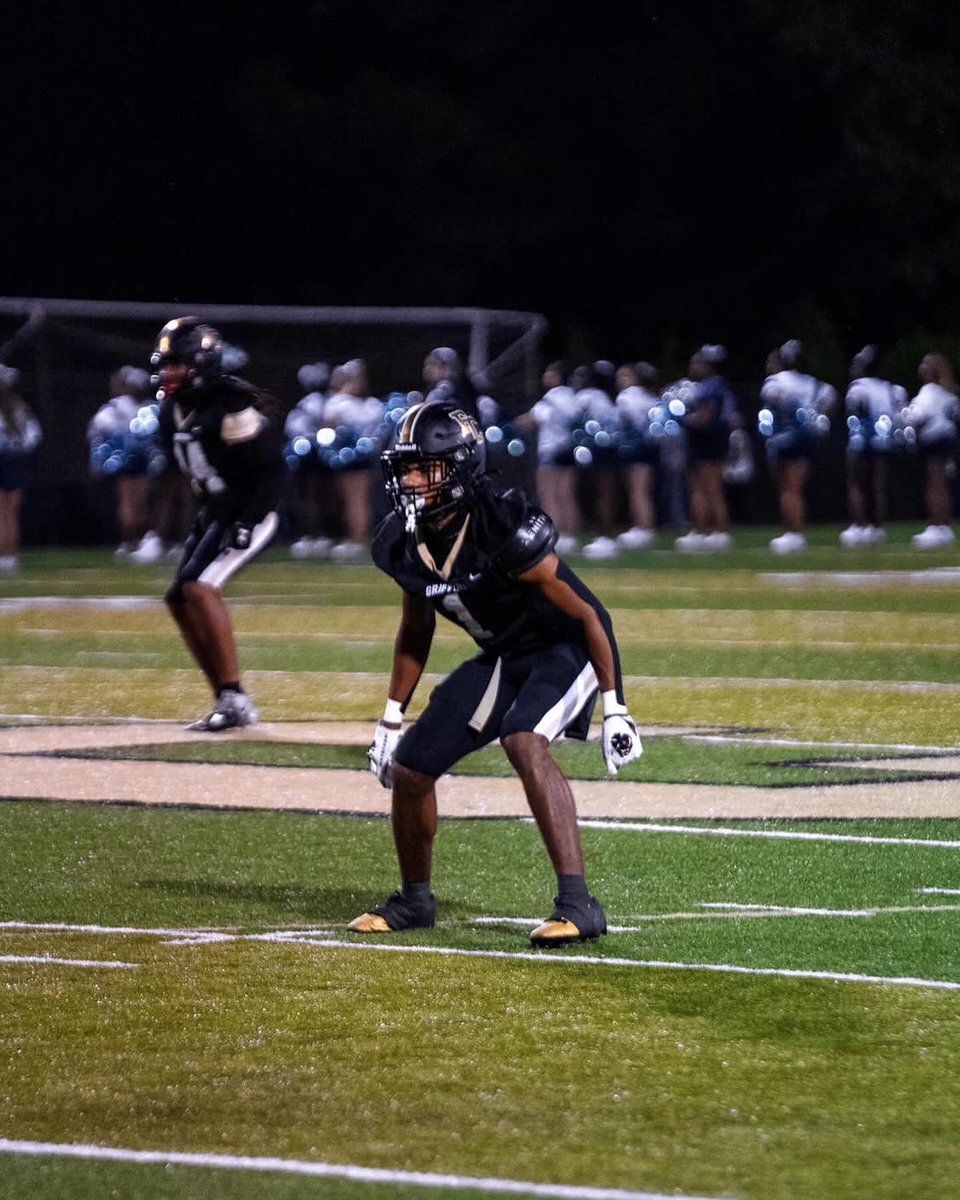 Ajames0119's tweet photo. Full Season Stats 
C/O 25 DB 5’11 167

91 Tackles
3 INT’s
3 PBU’s
2 TFL’s
1 Sack 
North South Bowl Selection 
(Haven’t had awards banquet yet)
Film link below
https://t.co/P2CXlnYLN9 https://t.co/mV7XYQLLxw
