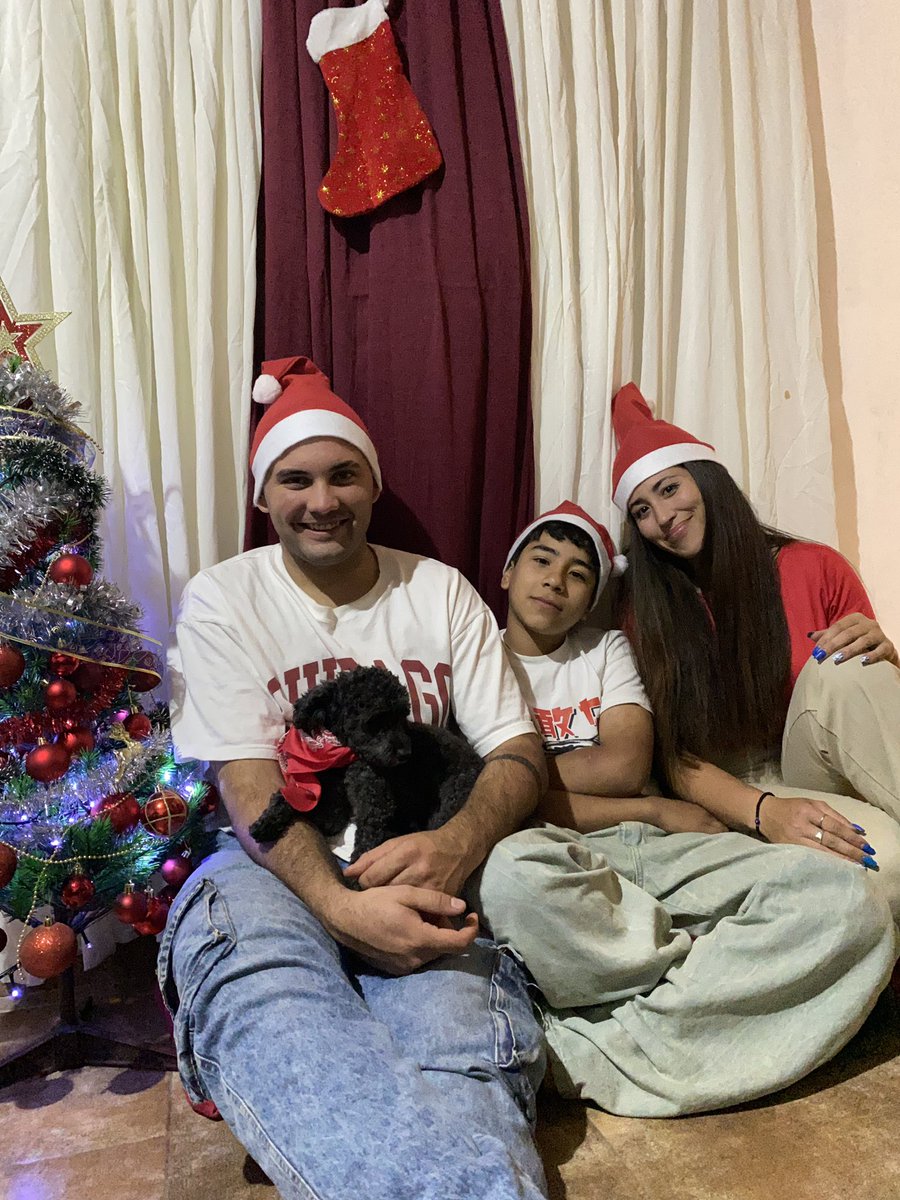 Dami_Blanco31's tweet photo. Mi regalo de navidad llego hace un tiempito por adelantado y fue ponerme en la vida de ustedes. Gracias por tanto, los amo❤️ https://t.co/NJCTkFdSRd