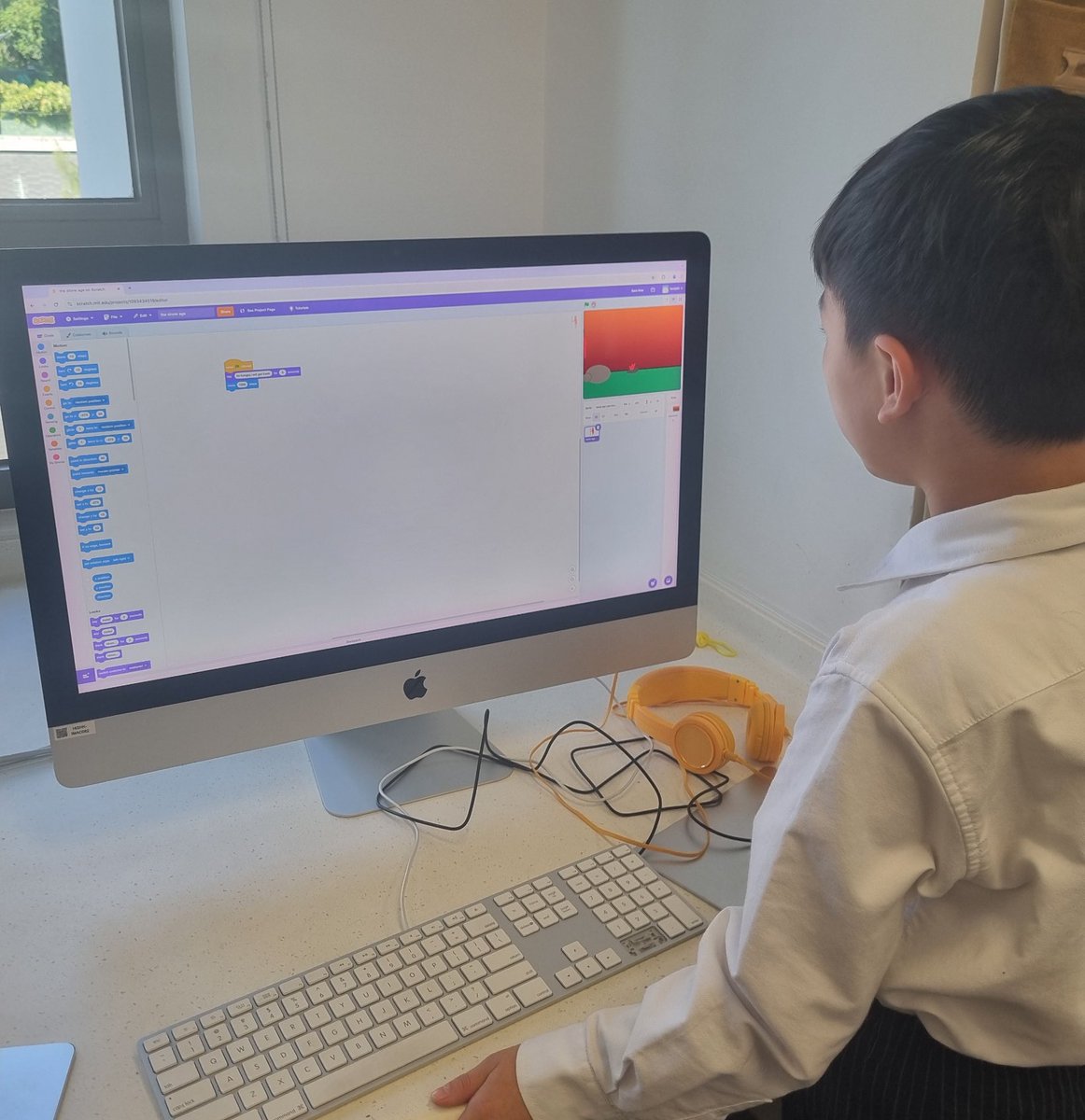 HarrowHKLS's tweet image. Y3 demonstrated their coding skills using Scratch to create an animation linked to our learning about the Stone Age. #HourOfCode #HarrowHKComputing #HarrowHKCoding #HarrowHKYear3