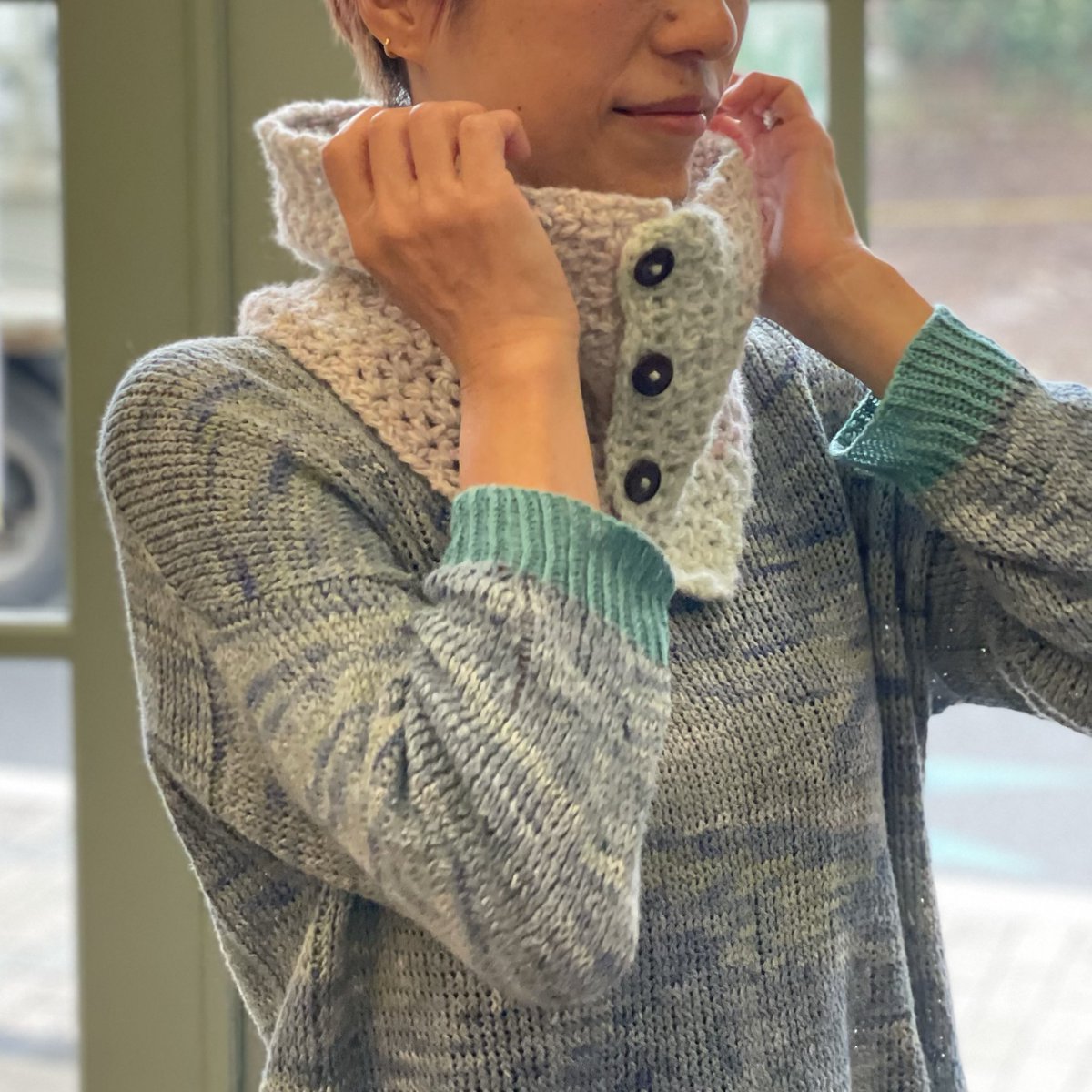 12/10ニットの日🧶
<a href="/kotobldg/">西荻の“ことビル”</a> 西荻のことカフェでの癒しのモチーフ編みワークショップ、11時開店でーす🫶
スヌードのキットもご用意してます👌グッズもちょっとだけありまーす😘

#西荻窪 #西荻窪カフェ #編み物 #かぎ針編み #モチーフ編み #ワークショップ