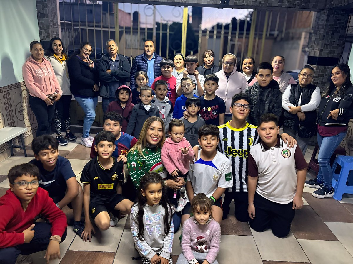 Isabel_Onti_'s tweet photo. Muchas gracias por recibirnos en sus comités con las puertas abiertas. De todo Corazón les deseo que pasen una Feliz Navidad y un Próspero Año Nuevo. ✨🎄🩷
#DeCorazonContigo💖 #ElFuturoEsContigo🐺 https://t.co/vl2xp2w43a