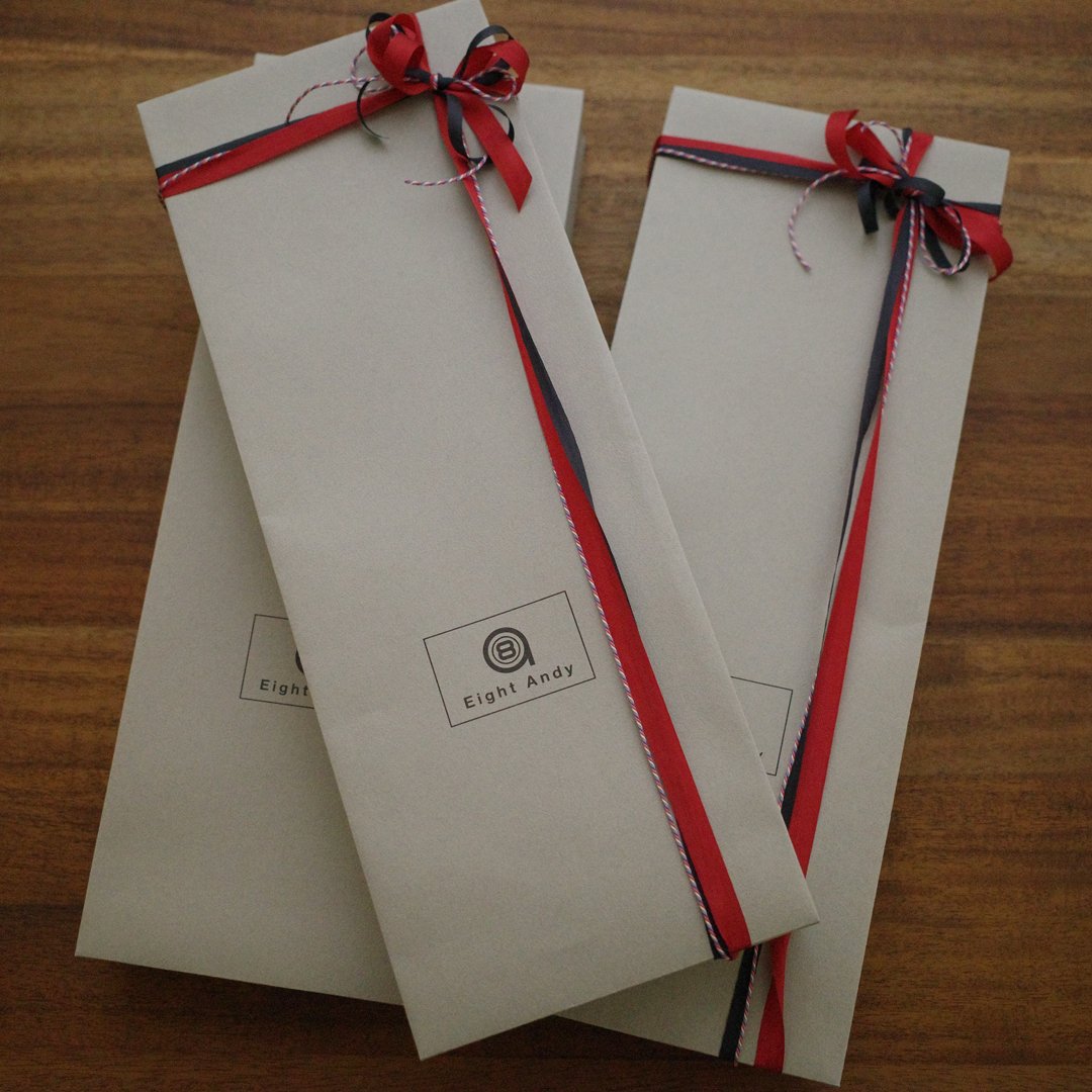 エイトアンディのオンラインストアではクリスマスギフトラッピングを無料で行っています！
ネクタイを贈られる方は是非ご利用ください✨