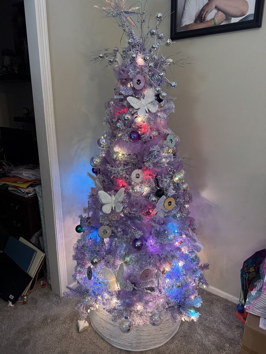 Medicine2007's tweet photo. My Swiftie tree❤️💕 https://t.co/R2OE2yzqTA