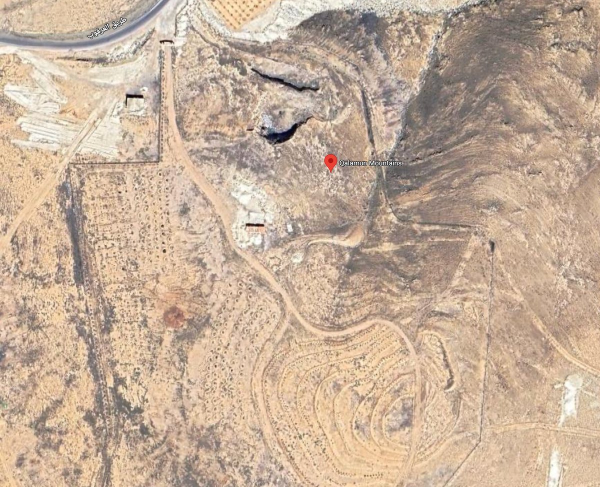 استباحة وعربدة إسرائيل في #سورية
طائرات مروحية أمريكية وإسرائيلية هبطت  في عدة مواقع بجبال #القلمون بريف #دمشق حيث دخل جنود أمريكيون وإسرائيليون إلى  المواقع العسكرية السورية في جبال #القلمون هي واحدة من أهم مخازن السلاح التابعة للجيش السوري وفيها عدة مواقع #لصواريخ #أرض_أرض.