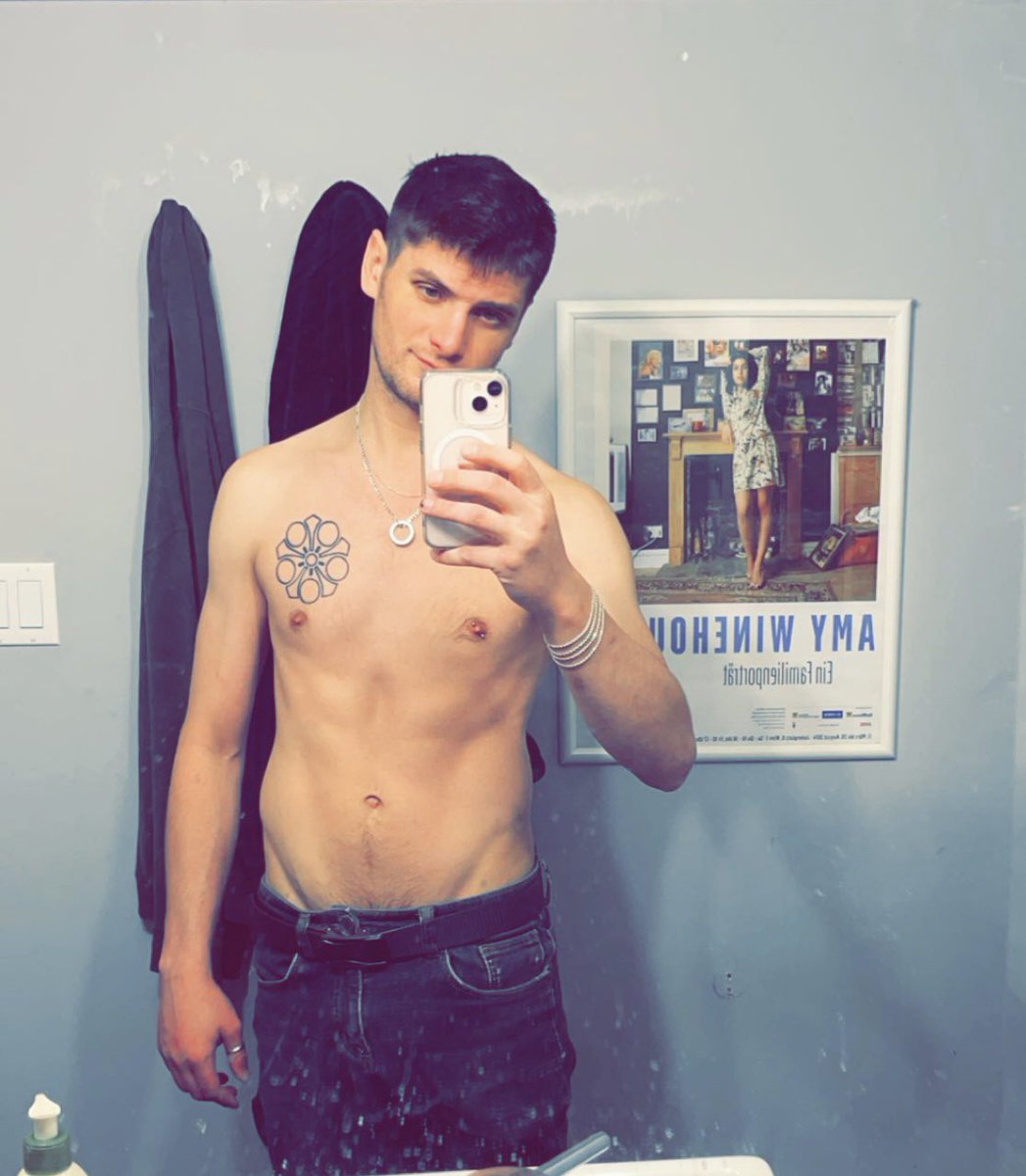neonskeleton's tweet photo. Already working on my beach body https://t.co/UoLsZkLVac