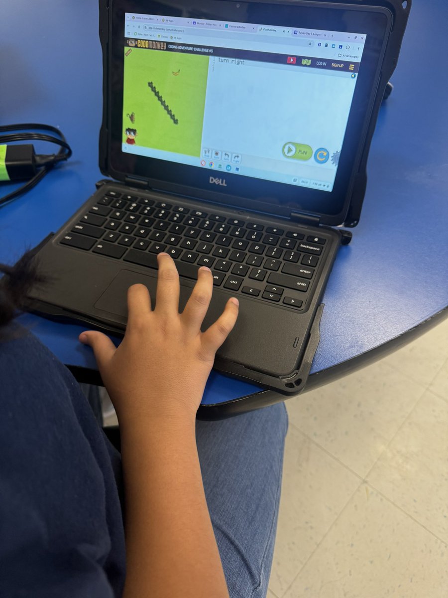 Luna_FMS's tweet image. #HourOfCode  has started!! Amazing activities and lots of fun @codeorg @RPena_FISD @JKleistFISD @FabensMiddle students are having fun while coding