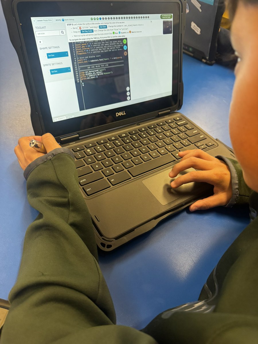 Luna_FMS's tweet image. #HourOfCode  has started!! Amazing activities and lots of fun @codeorg @RPena_FISD @JKleistFISD @FabensMiddle students are having fun while coding