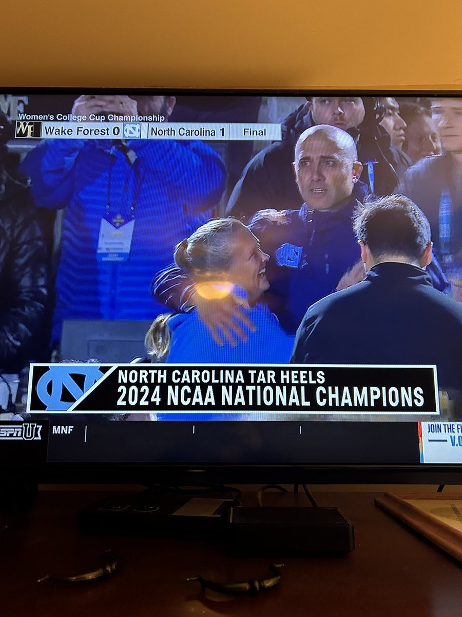 EricFrobailey's tweet image. Way to go @uncwomenssoccer #GDTBATH