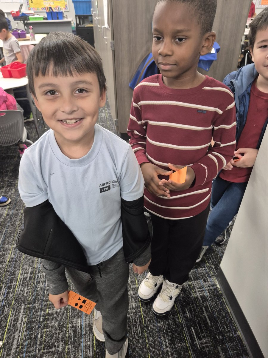 _DestineyBlack's tweet photo. We had so much fun on our trip to our "In-house Mueseum" we had great discussions and tickets to get in!! The kids even rated their experience:) This was a great introduction into 2D shapes @KirkElementary https://t.co/lamiIvyL5s