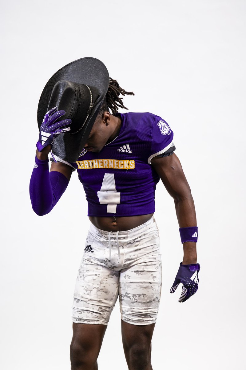 AskinShamar's tweet photo. I had a great visit this weekend at Western Illinois!! Thanks to @CoachJoeDavis @CoachWalkerIV @WIUFootball #GodDid https://t.co/8DflD8jcnW