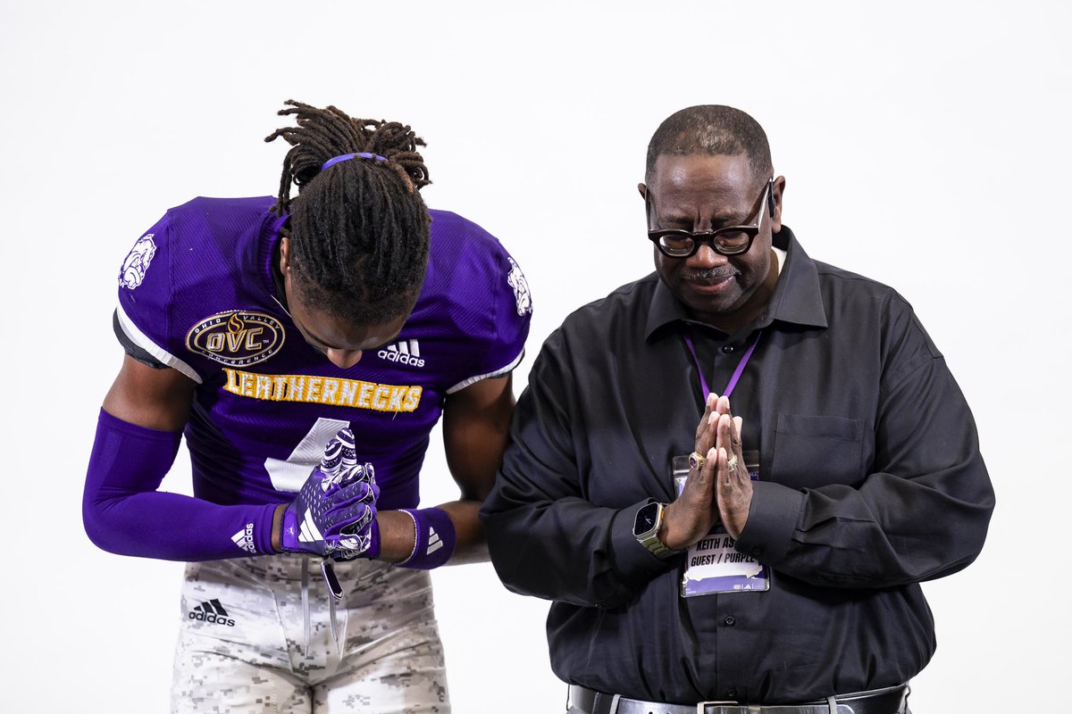 AskinShamar's tweet photo. I had a great visit this weekend at Western Illinois!! Thanks to @CoachJoeDavis @CoachWalkerIV @WIUFootball #GodDid https://t.co/8DflD8jcnW