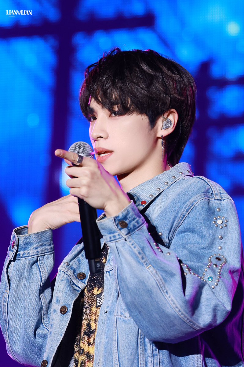2024.12.08

 #XIAOJUN #肖俊 #샤오쥔 
#WayV #威神V #웨이션브이