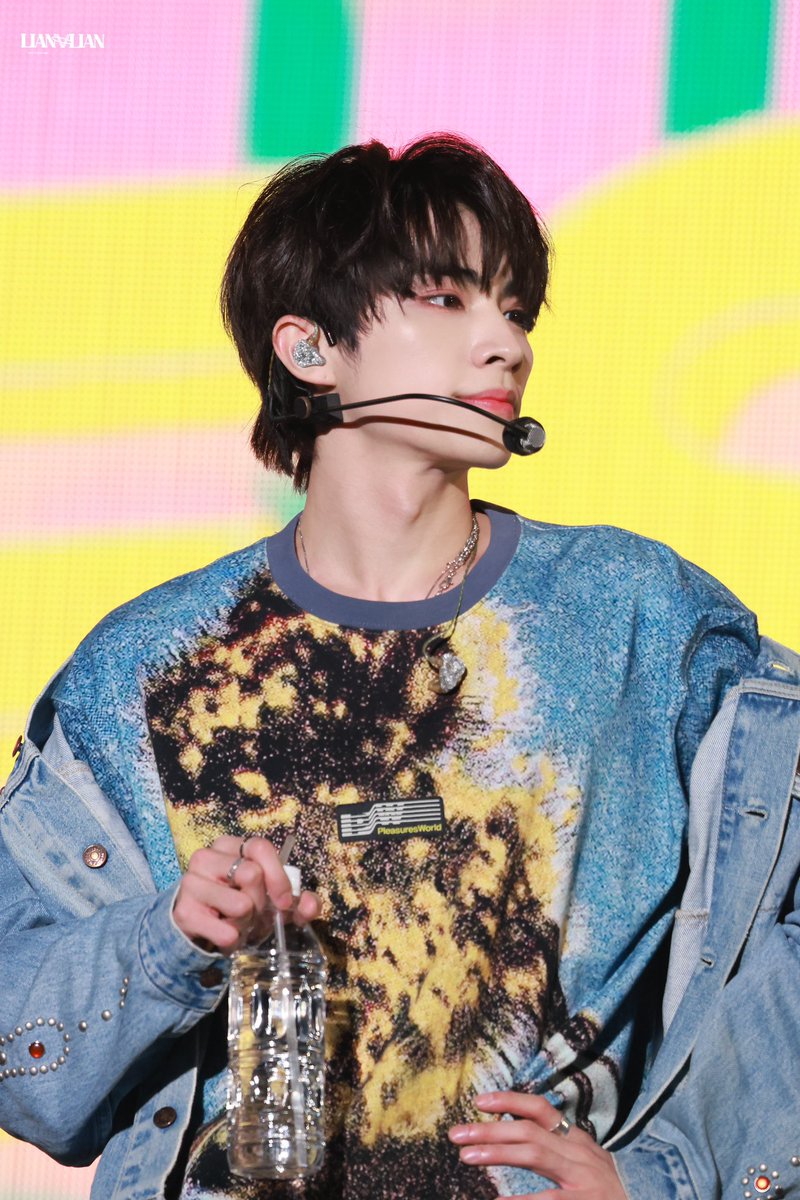 2024.12.08

 #XIAOJUN #肖俊 #샤오쥔 
#WayV #威神V #웨이션브이