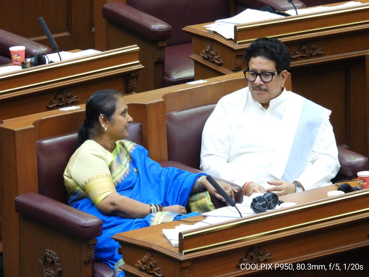 MPLatha_M's tweet photo. ಬೆಳಗಾವಿಯ ಸುವರ್ಣಸೌಧದಲ್ಲಿ ನೆಡೆಯುತ್ತಿರುವ ವಿಧಾನಸಭಾ ಕಲಾಪದಲ್ಲಿ ಶಾಸಕ ಮಿತ್ರರು, ಪಕ್ಷದ ನಾಯಕರೊಂದಿಗೆ ಸೇರಿ ಭಾಗವಹಿಸಿದೆ.

#ಬೆಳಗಾವಿ 
#ಸುವರ್ಣ #ಸೌಧ https://t.co/wfmMhyKXtD