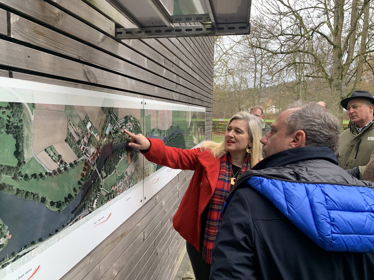 Gute Neuigkeiten für den Schwimmverein Bamberg: Wir haben mit Bayerns Umwelt- und Bauministerium eine  Möglichkeit erarbeitet, wie die Photovoltaik-Anlage u.a. zur Beheizung  des Schwimmbeckens realisiert werden kann. Knackpunkt war der geplante  Standort im Überschwemmungsgebiet