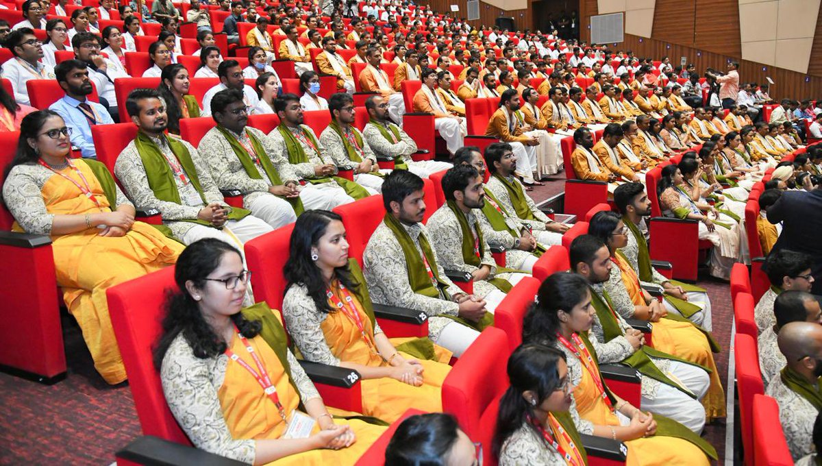satyakumar_y's tweet photo. AIIMS, Mangalagiri -The fruit of Vision.                                      Delighted to participate in the first Convocation of AIIMS, Mangalagiri today graced by Rashtrapati ji. This prestigious institute is borne out of the vision of PM @narendramodi ji and CM @ncbn garu. 

AIIMS was sanctioned by Modi ji led NDA govt at centre and commenced services in quick time due to commitment and hard work of the then CM Chandrababu garu and Union Minister Sri @JPNadda ji. 

AP students account for more than half of admissions in this Institute highlighting benefits to AP. 

In the first 70 years of our Independence, only 7 AIIMS, including 6 during Vaipayeeji’s regime, were set up in our country. Modi ji govt gave 15 more in quick time highlighting the difference a visionary leadership makes. 

These AIIMS address regional inequalities in healthcare delivery, improve quality of medical education and promote evidence based research. 

Popularity that #AIIMS, #Mangalagiri acquired in a short time is a proof of service quality which should be followed by other medical institutions. I compliment Director, doctors and staff of this institute for their good work.