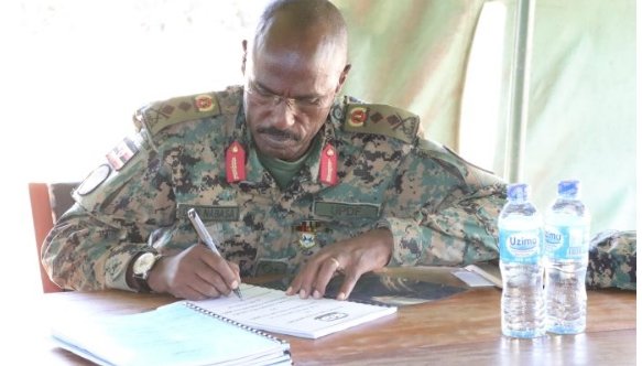 Stella827388's tweet photo. Major General Don Nabasa a commander of UPDF urged commanders to maintain security and create peace as an enabler towards achieving socio_economic transformation. Bobi burna Kisumu Omedi chameleon Abba
#KatogoConference
#girlsinthecity
#Rutoliesallthetime
#sstvi #earthquake https://t.co/eGBkqnELMK